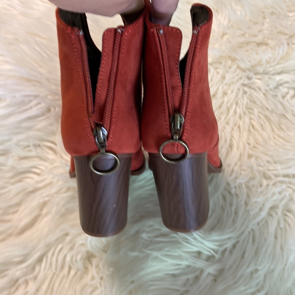 QUPID Booties never been worn size 8.5 beautiful color heel is 4” - Picture 3 of 12